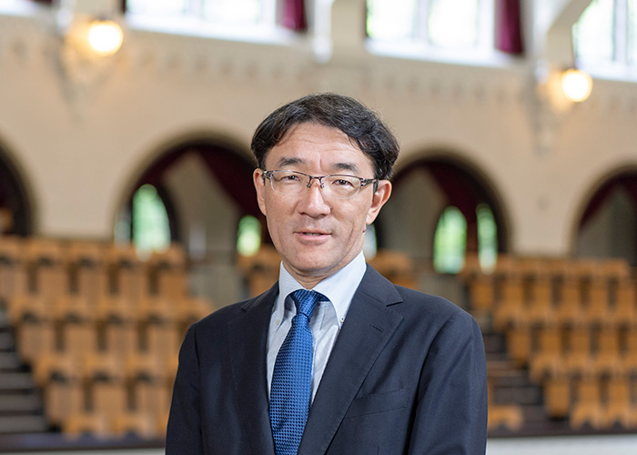 一橋大学 商学部長・大学院経営管理研究科長　安田 行宏